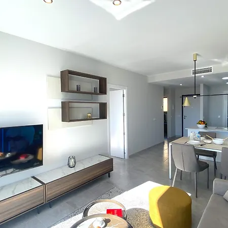 Impresionante Y Soleado Zona De Golf Apartment